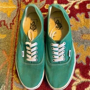 VANS Men’s (9) Women’s (10.5)